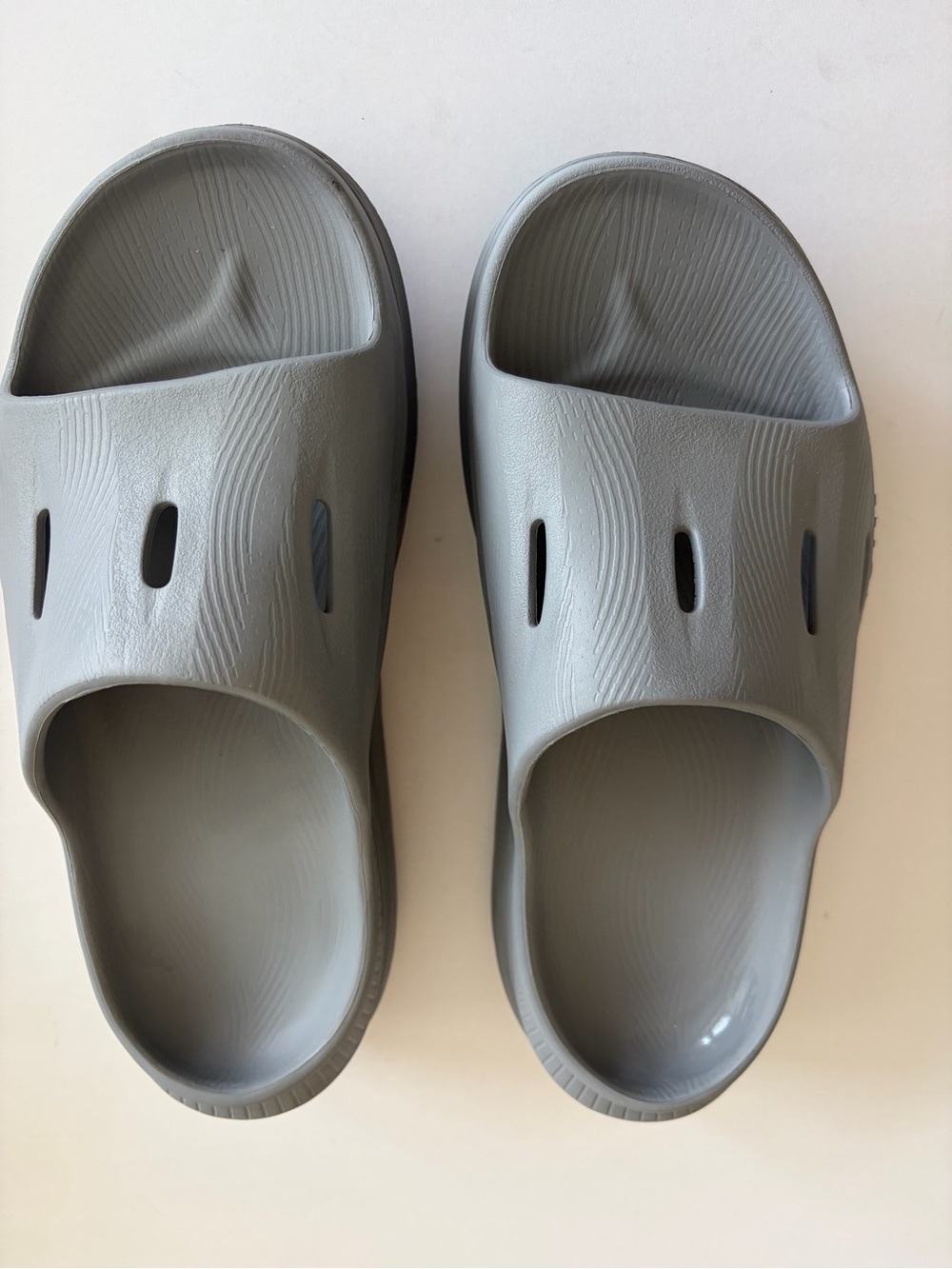 Gray hoka recovery 3 slides Men’s7 Women’s 9